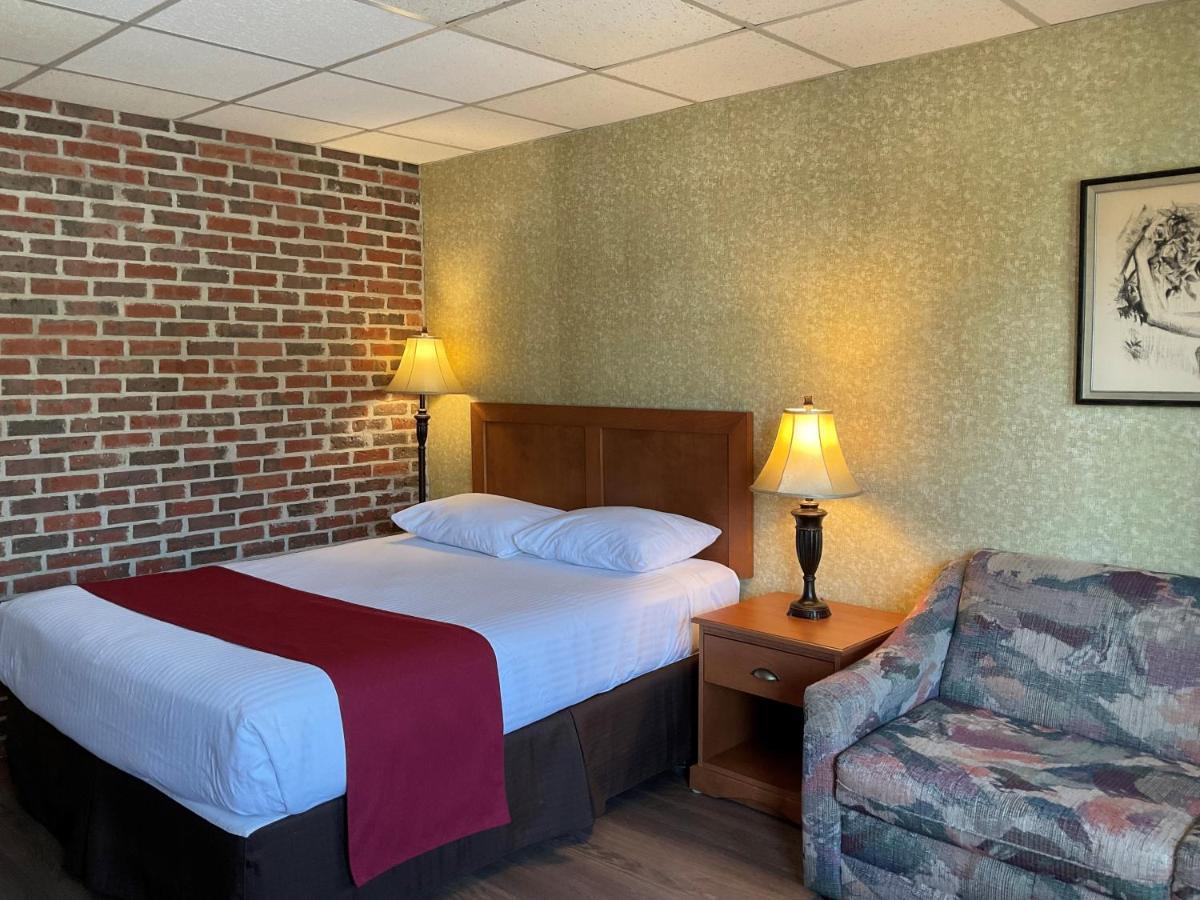 שרברוק Motel & Hotel La Paysanne מראה חיצוני תמונה