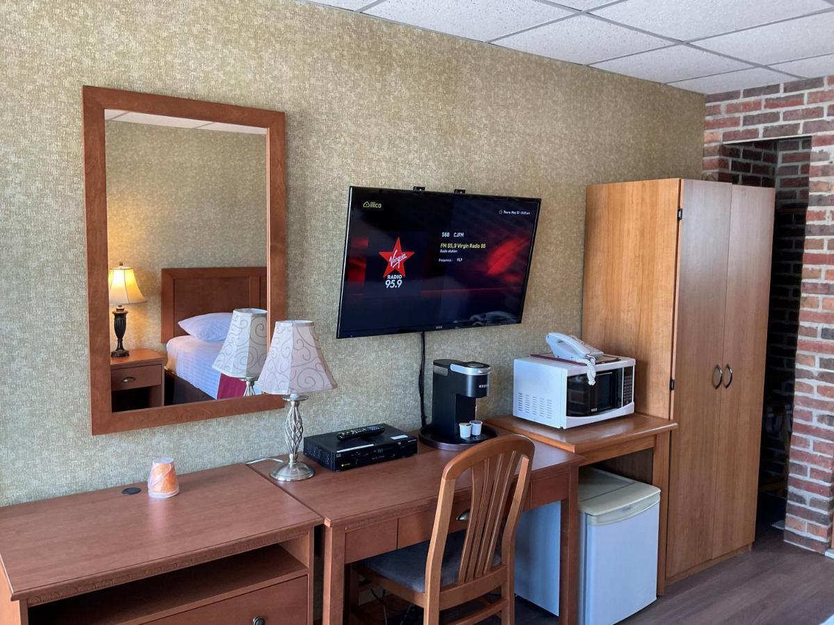 שרברוק Motel & Hotel La Paysanne מראה חיצוני תמונה