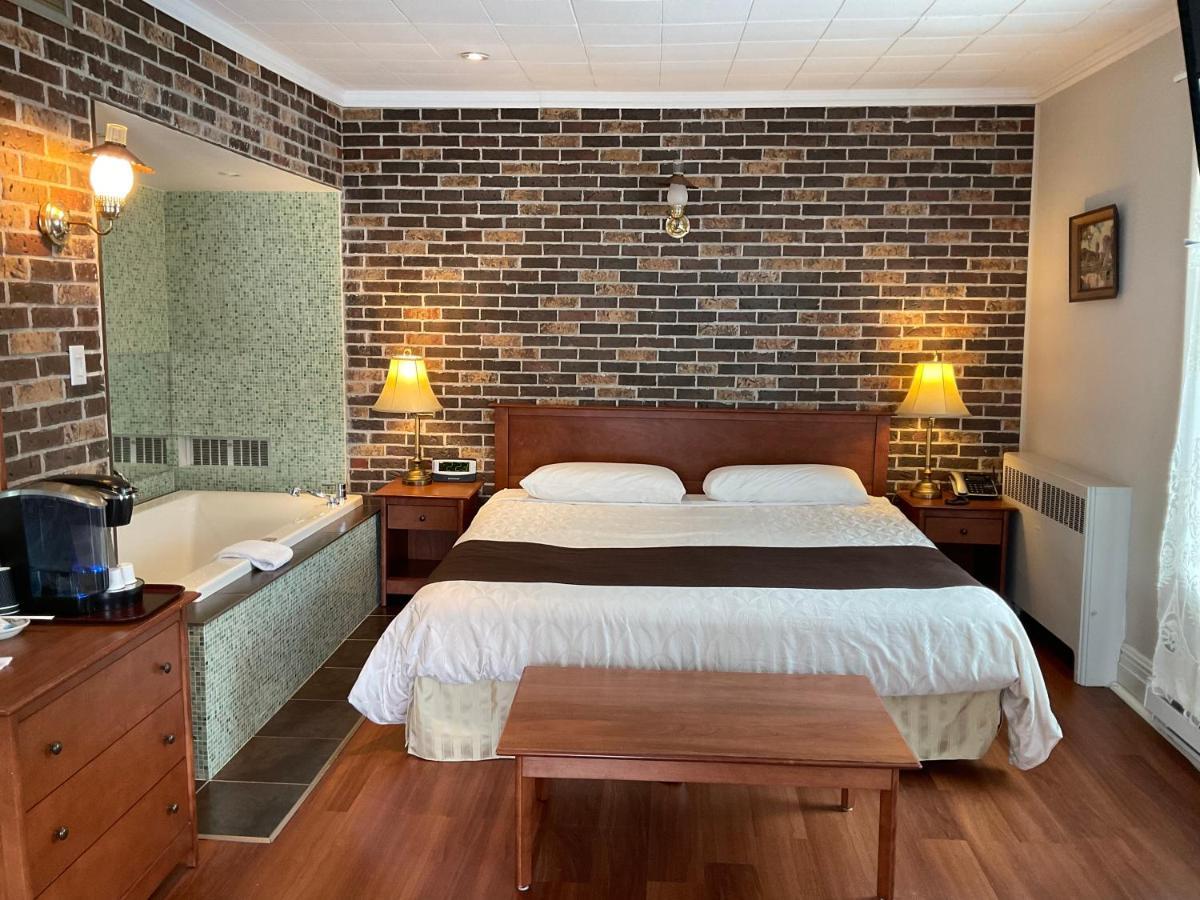 שרברוק Motel & Hotel La Paysanne מראה חיצוני תמונה