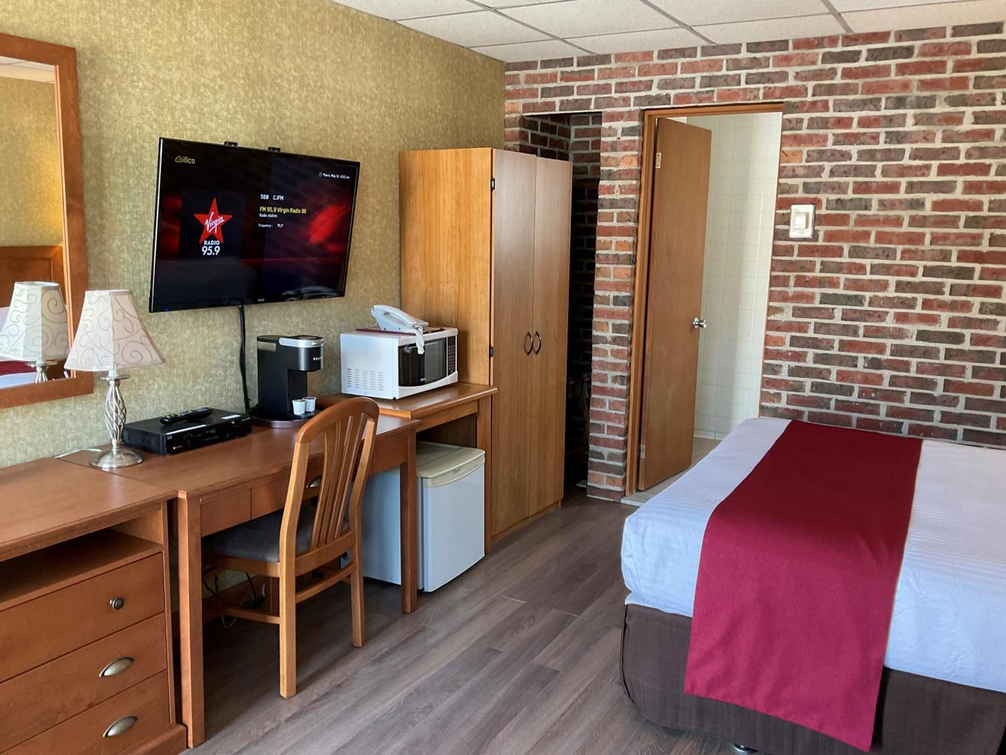 שרברוק Motel & Hotel La Paysanne מראה חיצוני תמונה