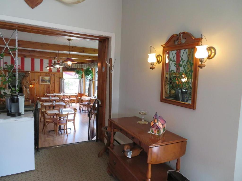 שרברוק Motel & Hotel La Paysanne מראה חיצוני תמונה