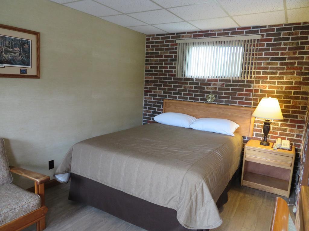 שרברוק Motel & Hotel La Paysanne מראה חיצוני תמונה