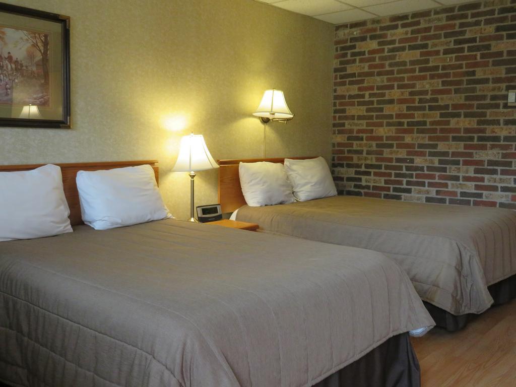 שרברוק Motel & Hotel La Paysanne מראה חיצוני תמונה