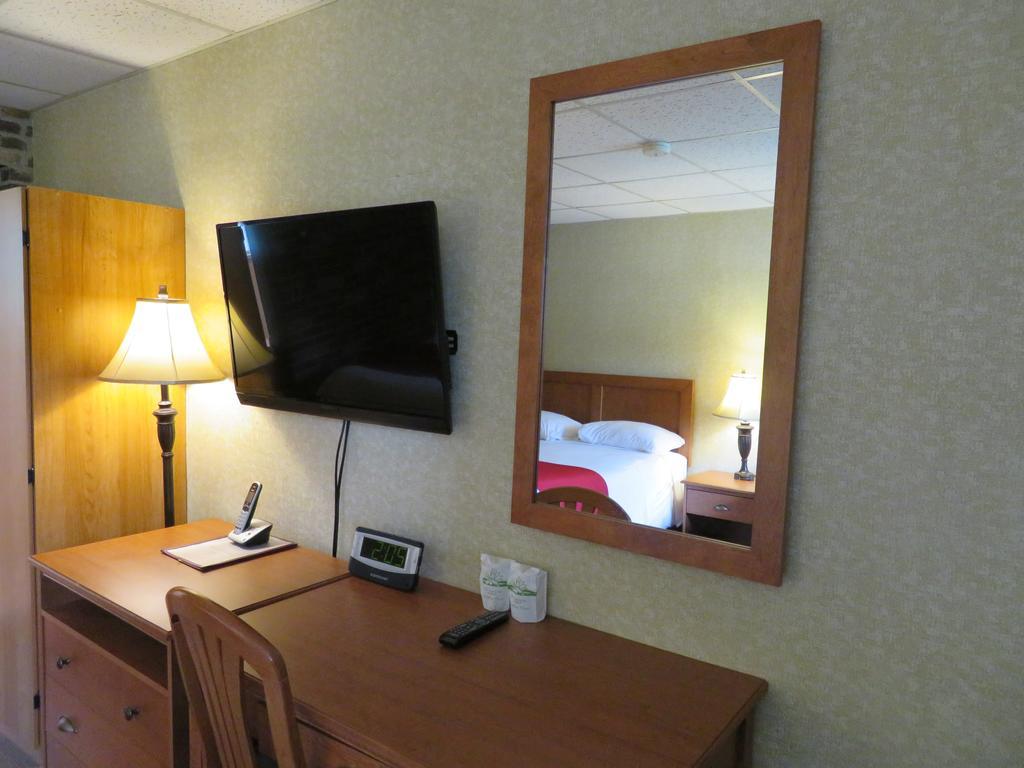 שרברוק Motel & Hotel La Paysanne מראה חיצוני תמונה