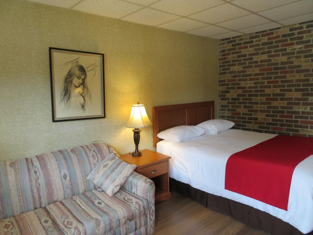 שרברוק Motel & Hotel La Paysanne מראה חיצוני תמונה