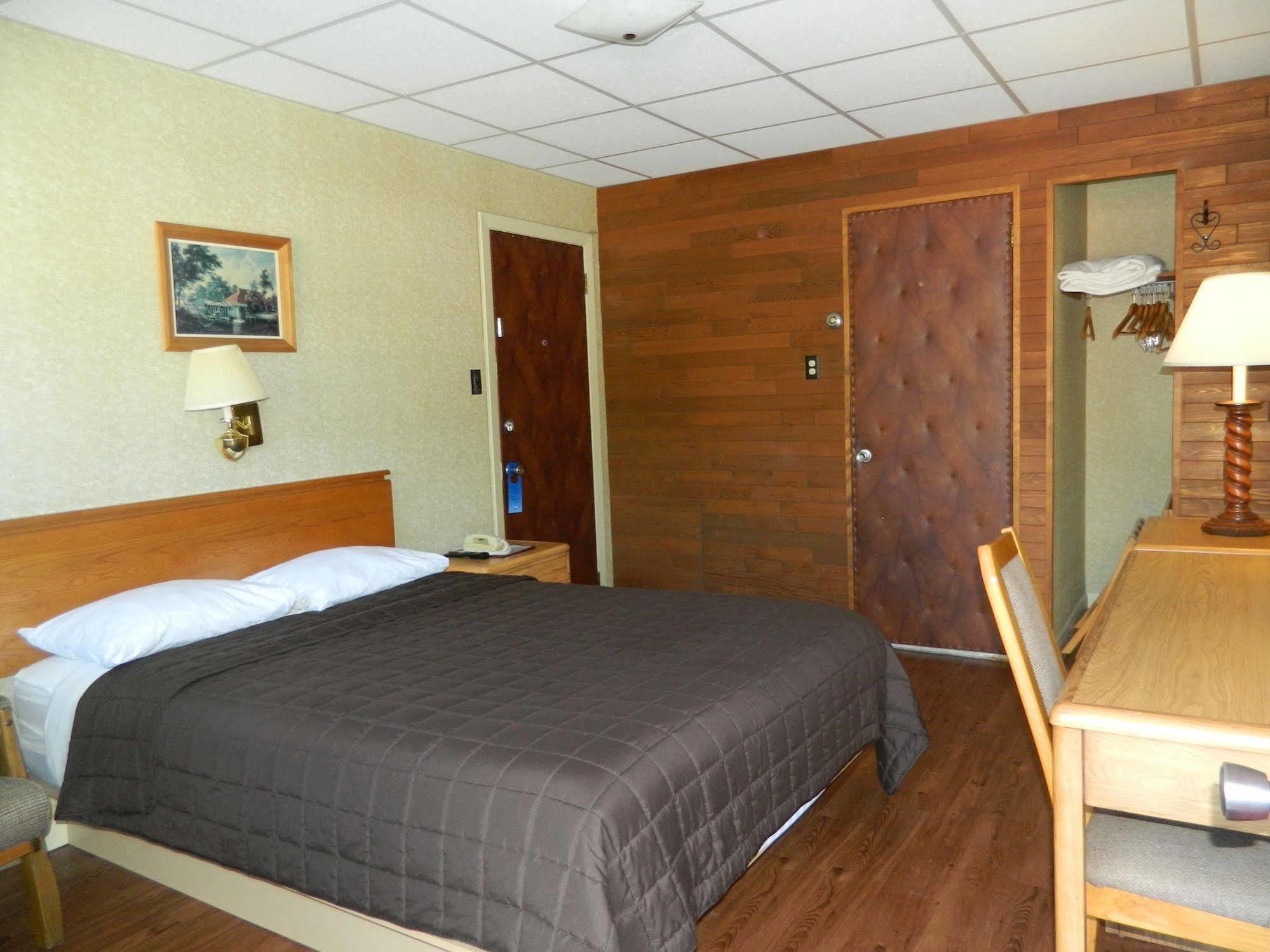 שרברוק Motel & Hotel La Paysanne מראה חיצוני תמונה