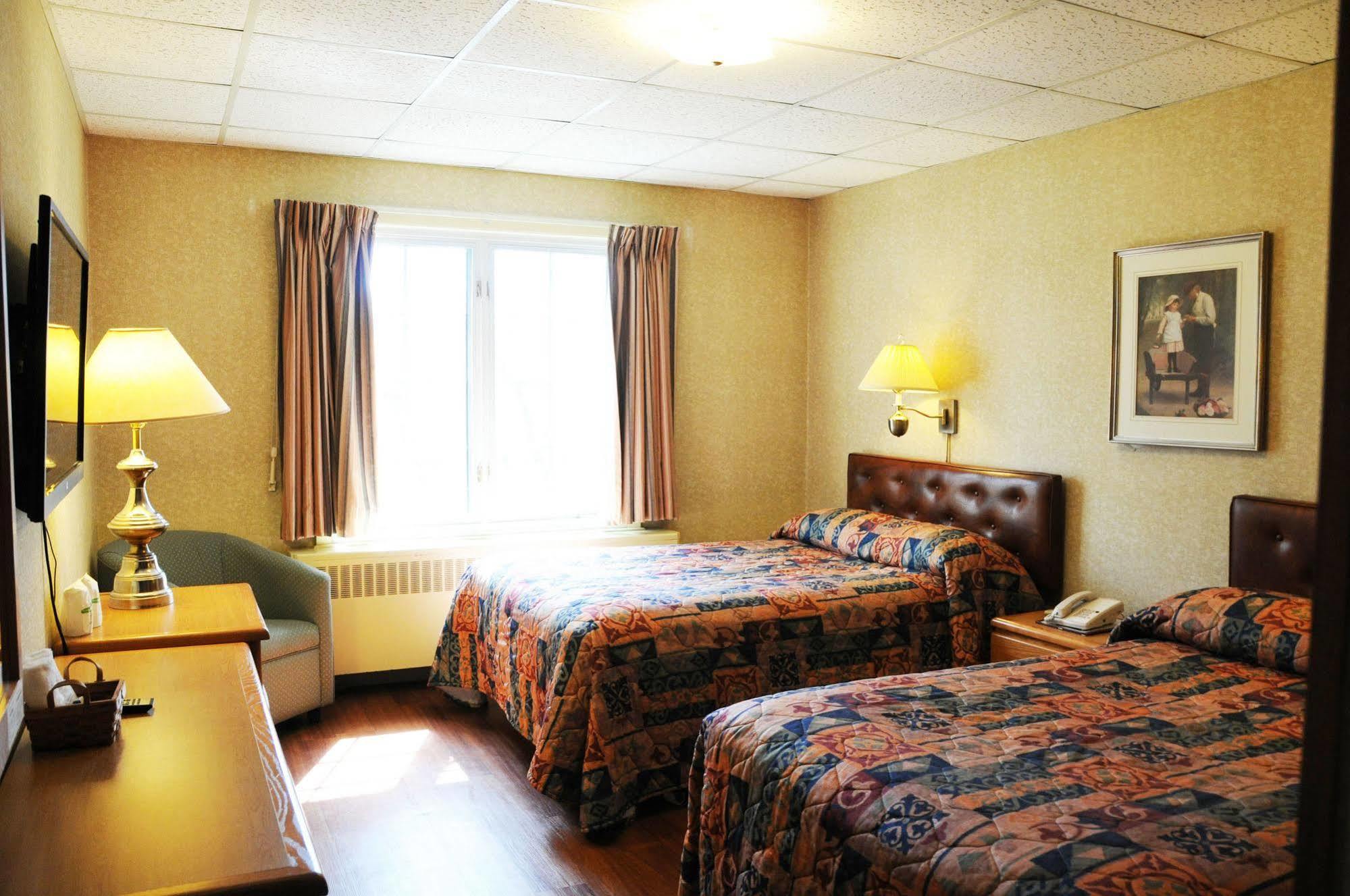 שרברוק Motel & Hotel La Paysanne מראה חיצוני תמונה